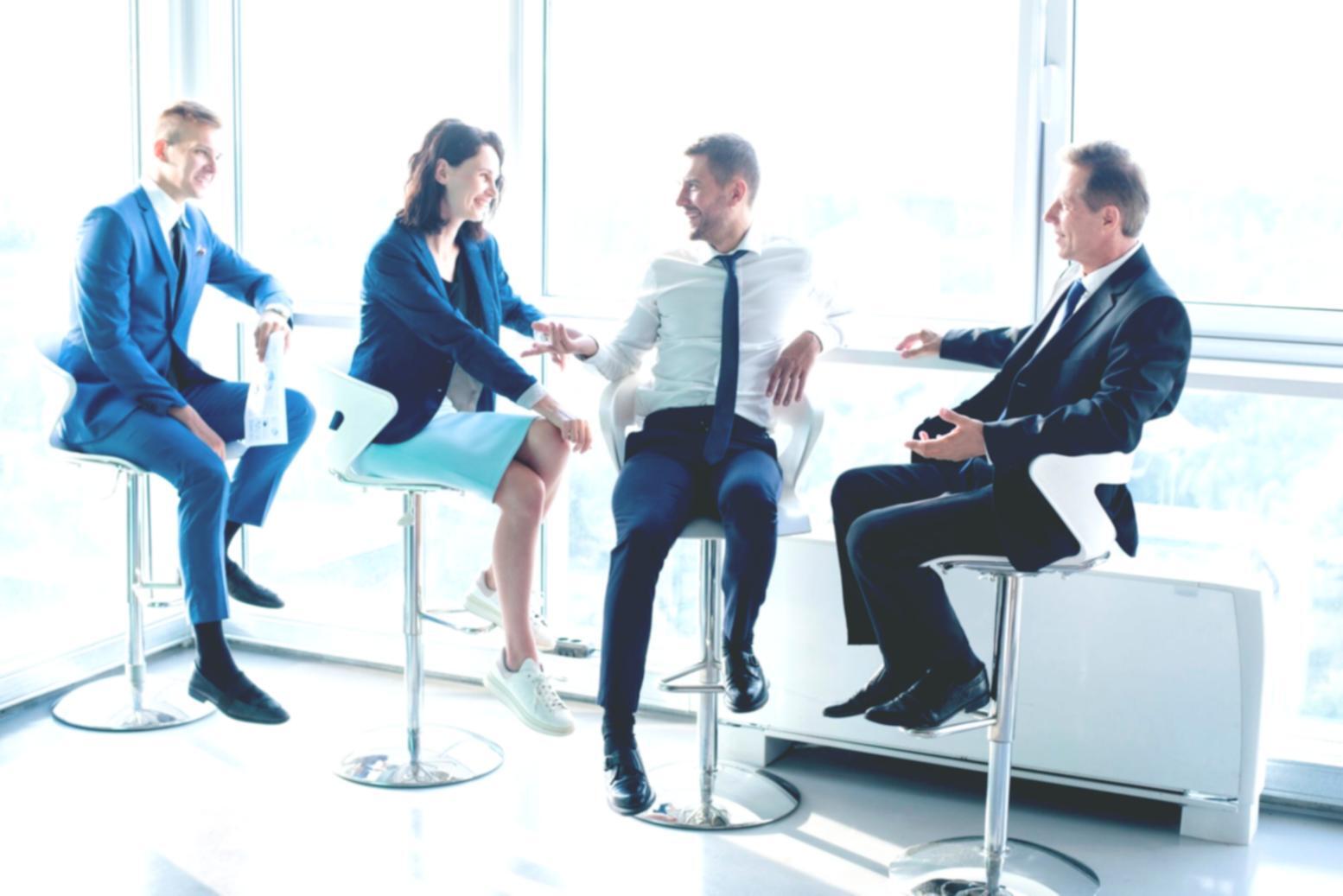 Equipo de fioralith trabajando en análisis financiero